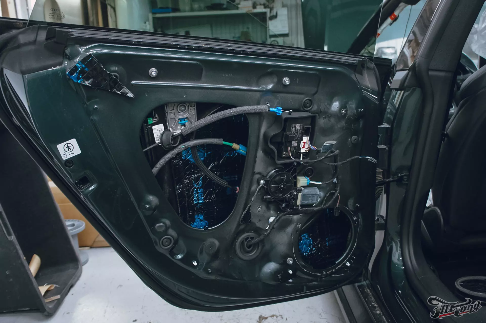 Audi A5. Акустическая система. Шумоизоляция дверей